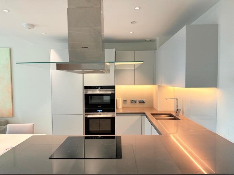 Images for Cascade Court, Vista Chelsea Bridge, Queens Town Road, Battersea London, SW8 EAID:1234 BID:1234